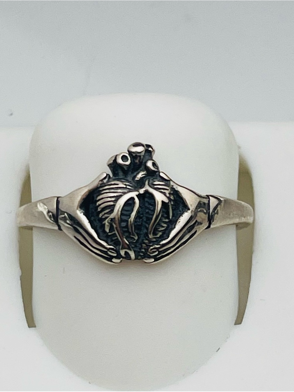 Size 8 silver celtic Claddagh heart ring
